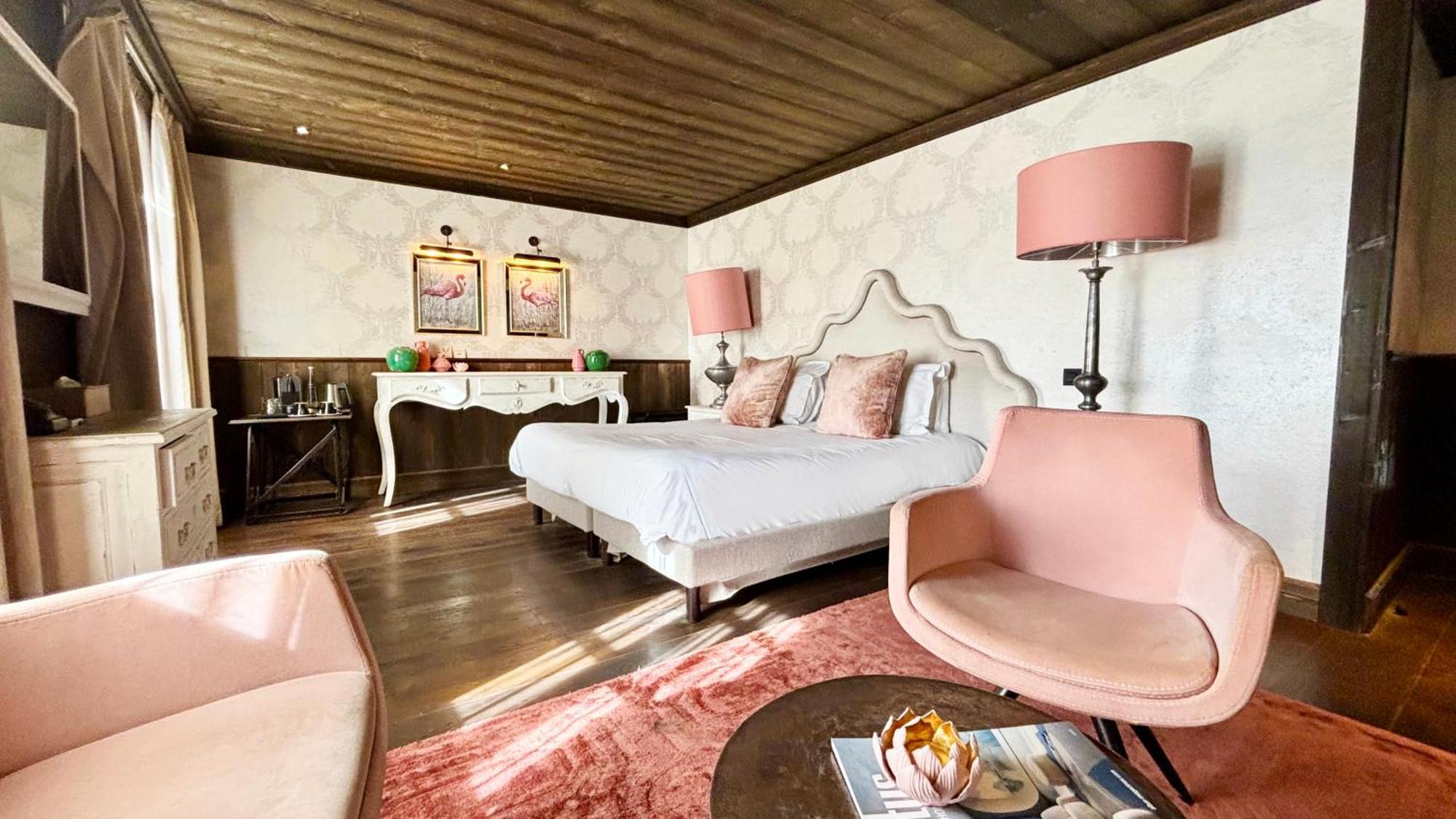 Deluxe Double Room,1756580504:JPEG